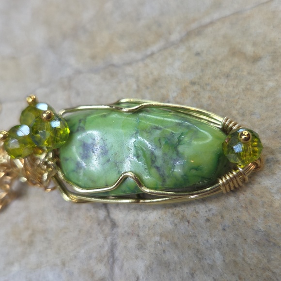 Green Turquoise Wirewrapped Pendant Necklace - Picture 5 of 8